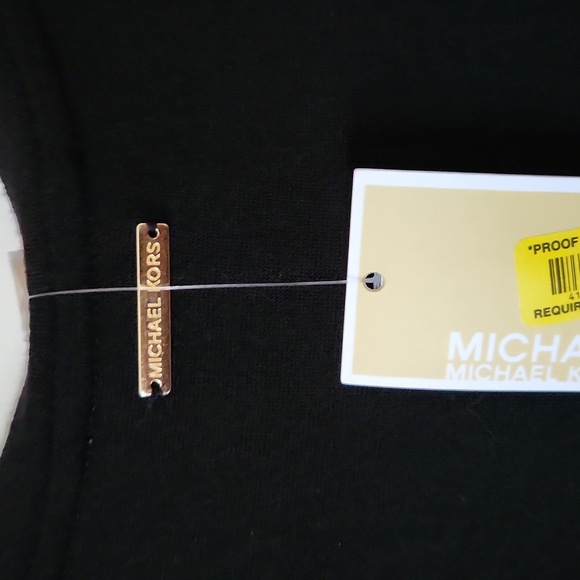 NWT! Michael MK cold shoulder top - Picture 5 of 9